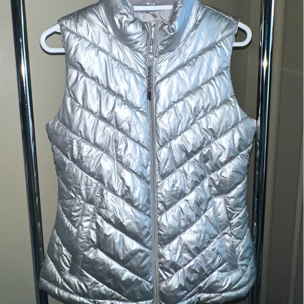 Women's Silver Metallic Puffer Vest Size M - NEW